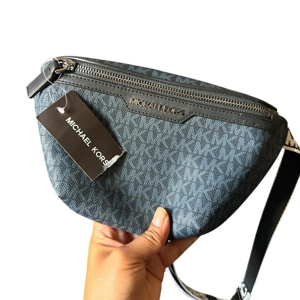 Michael Kors Cooper Mini Logo Belt Bag in the color blue NWT - Picture 3 of 4